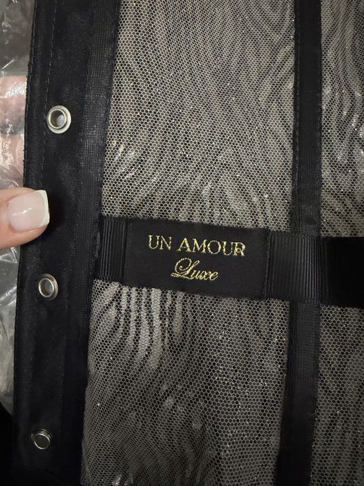 Неймовірний блискучий корсет від UN AMOUR