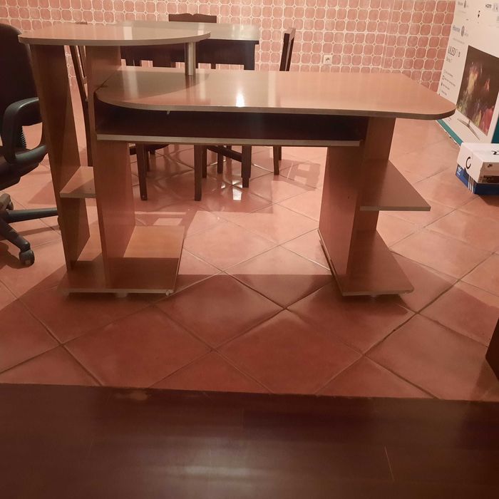 Secretária em bom estado