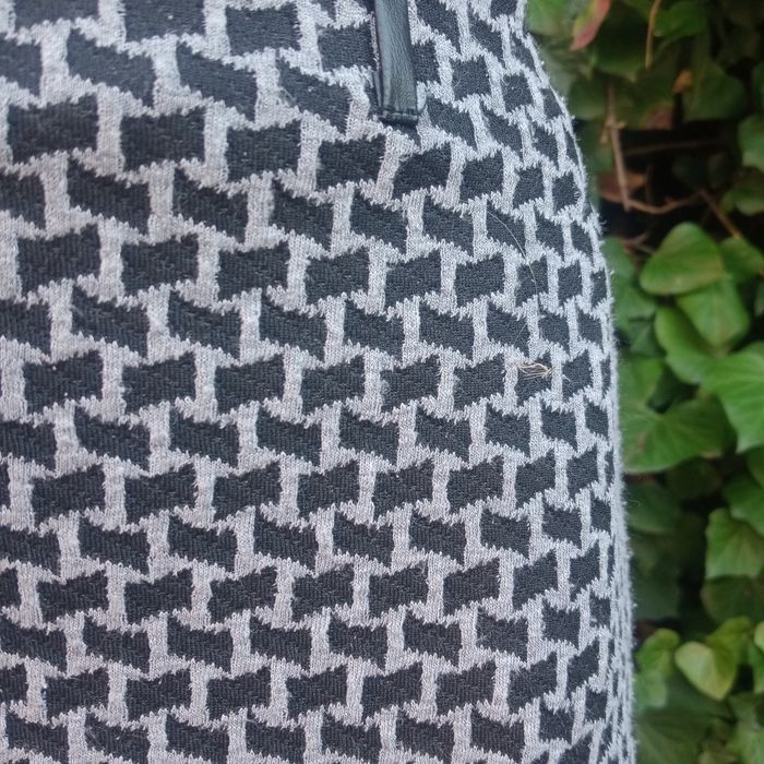 Czarna spódniczka, spódnica w szarą pepitkę, do kolan, rozmiar 42