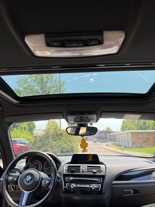 BMW 116 coupé com teto de abrir.