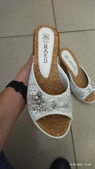 Продам жіночі шлепанці