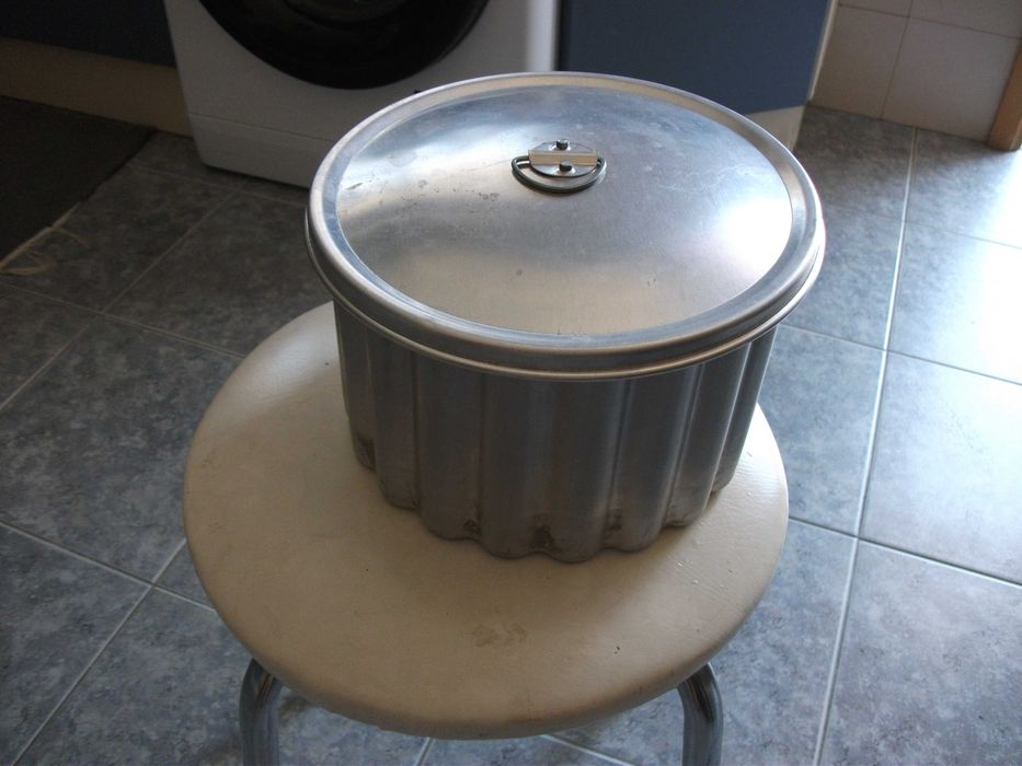 Semi-new pudding mold434688226955120643