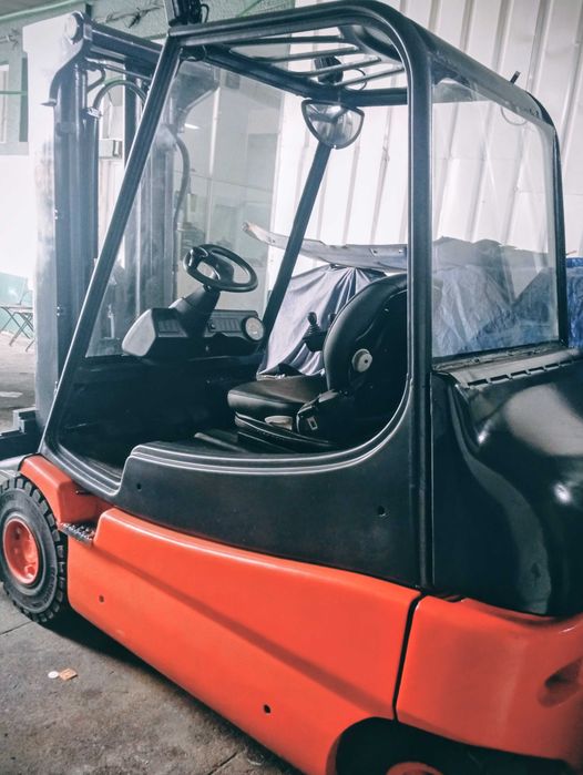 Empilhador LINDE semi novo