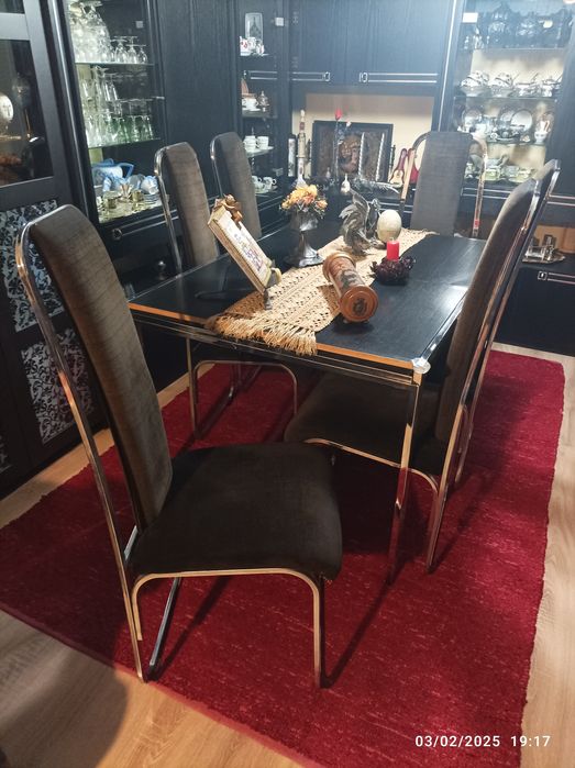 Mesa extensível e cadeiras