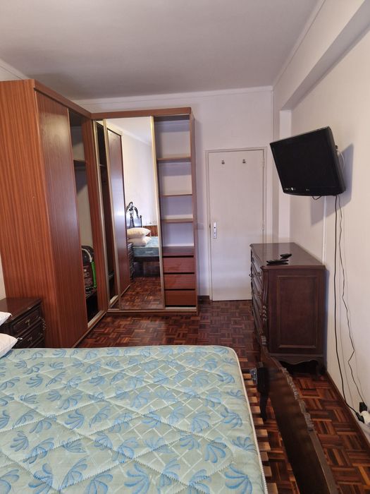 Alugo quarto no entroncamento