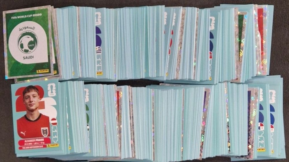 Mais de 200 cromos repetidos
