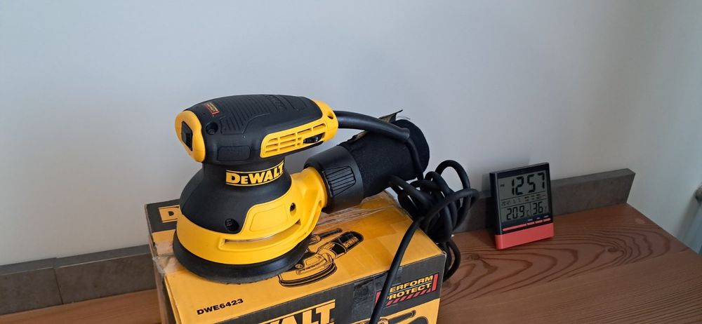 Ексцентрикова шліфмашина DeWalt DWE  6423