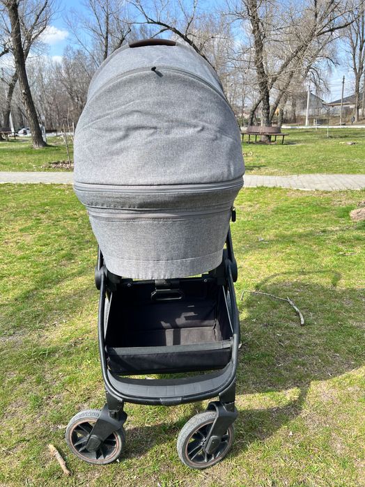 Продам коляску  Carrello Epica В 2 в 1