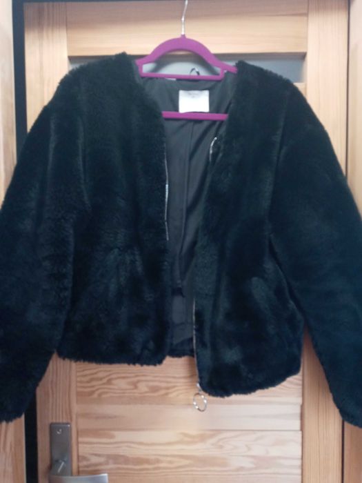 Kurtka futerkowa Bershka