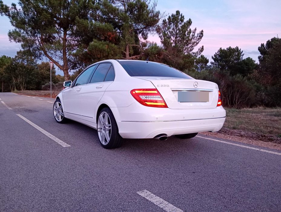 Vendo Mercedes Benz 220d de 2013