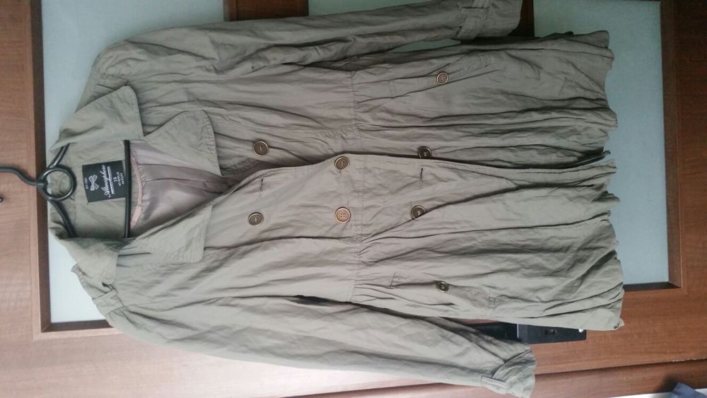 Płaszcz damski wiosenny jesienny rozkloszowany