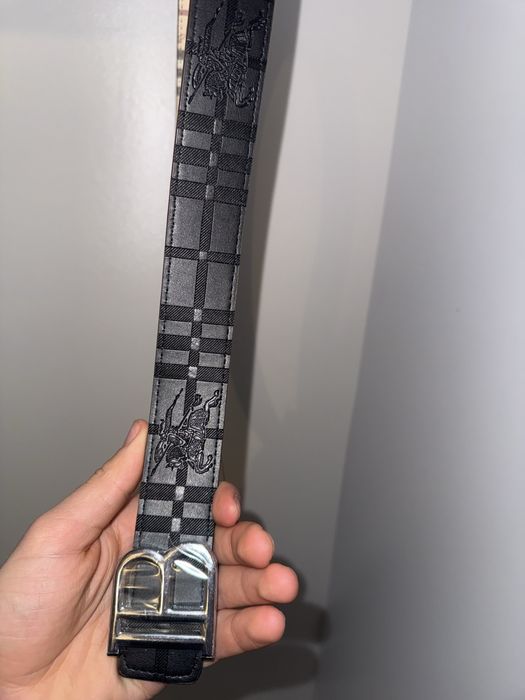 Cinto Burberry novo