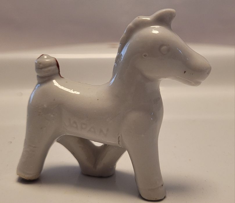 Ceramiczna figurka konika „Japan” – kolekcjonerska