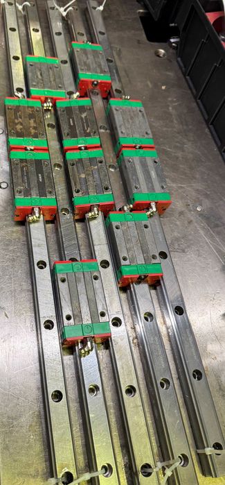 Prowadnica liniowe z wózkami  - HIWIN HGR20 długość 1118mm