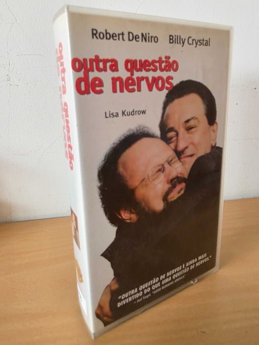 Filme em VHS "Outra Questão de Nervos" com Robert de Niro e B. Crystal
