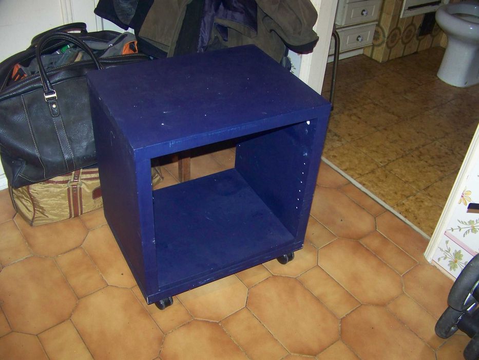 movel pequeno de apoio com rodas giratórias
