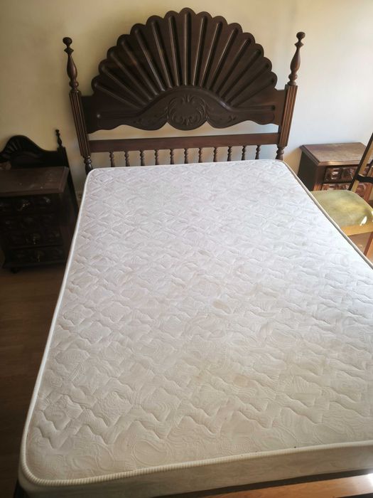 Cama Casal em Madeira bom estado
