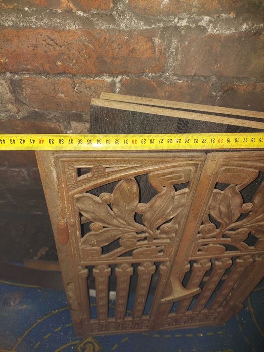 Zabytkowe drzwi żeliwne do pieca kaflowego, kominka