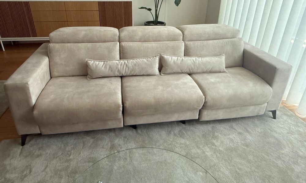 Sofá  com chaiselong elétrico