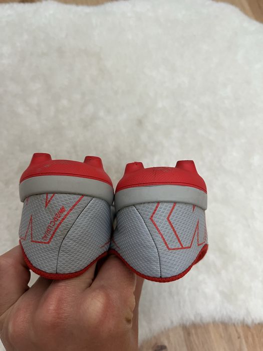 Buty sportowe do piłki nożnej Nike chlopięce 28