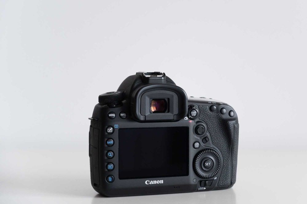 Canon EOS 5D Mark IV + 24-70mm + 50mm + 85mm + 100mm- Excelente Estado