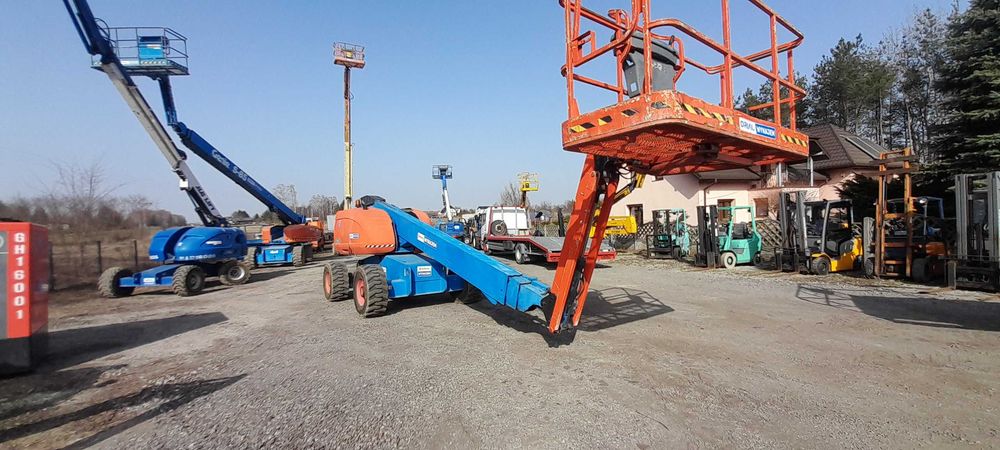 Podest teleskopowy JLG 660SJ