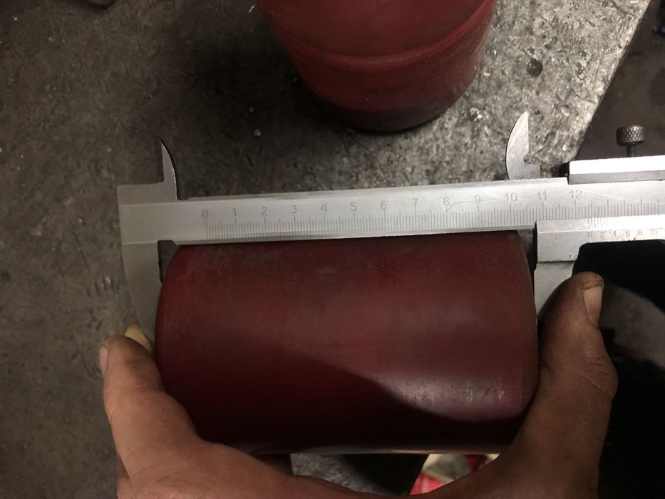 Ролик на рохлю резиновий закритого типу