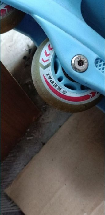 Продам две пары роликиков !