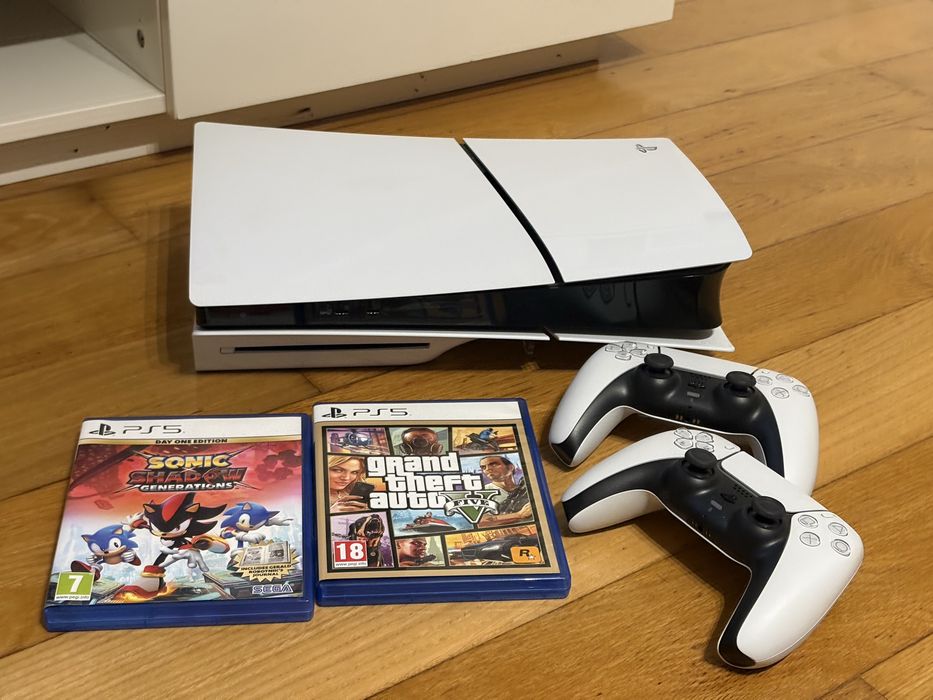 PS5 Com leitor + 2 Comandos + GTA V + Oferta