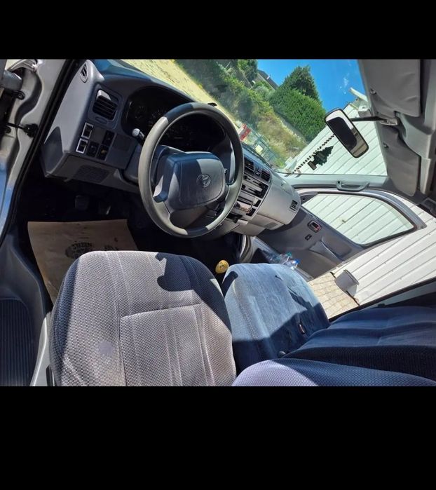 Toyota hiace 2.5 6 lugares