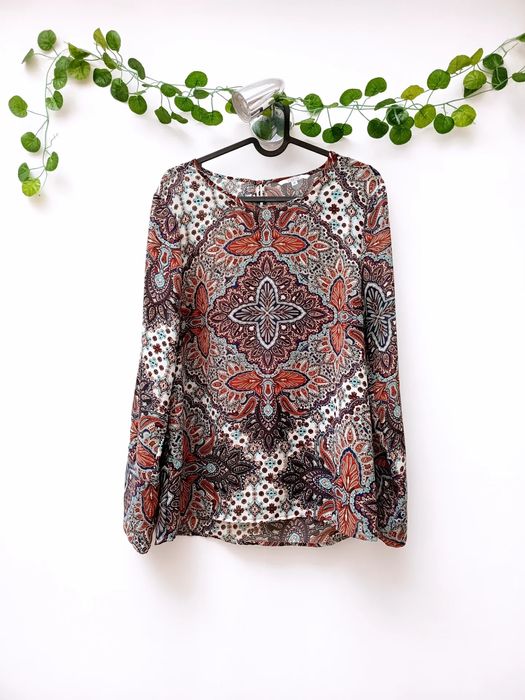 Blusa Fina com Cornucópias