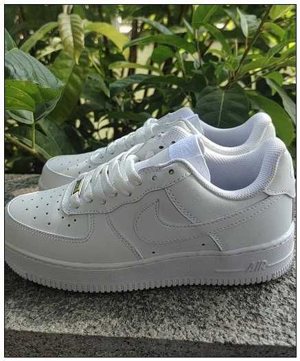 Białe tenisówki Air Force 1 w rozmiarze 38
