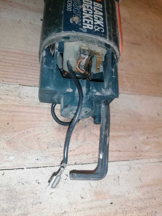 Rebarbadora Black & Decker CD500 680W (Para Peças / Reparação)