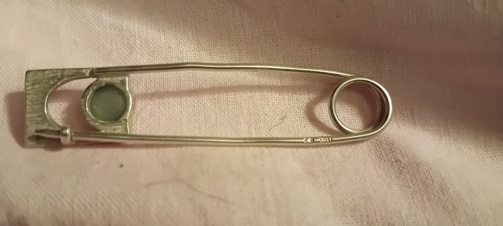 Broszka lata 60 -80 agrafka z kamieniem-  Warmet