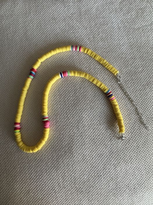Colar amarelo de verão