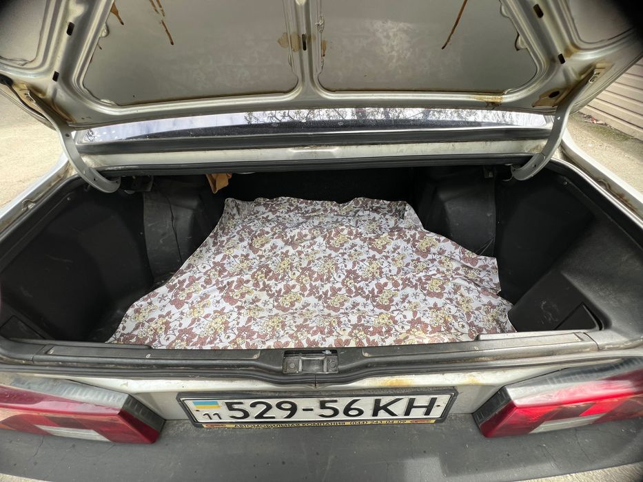 Автомобіль ваз 21099