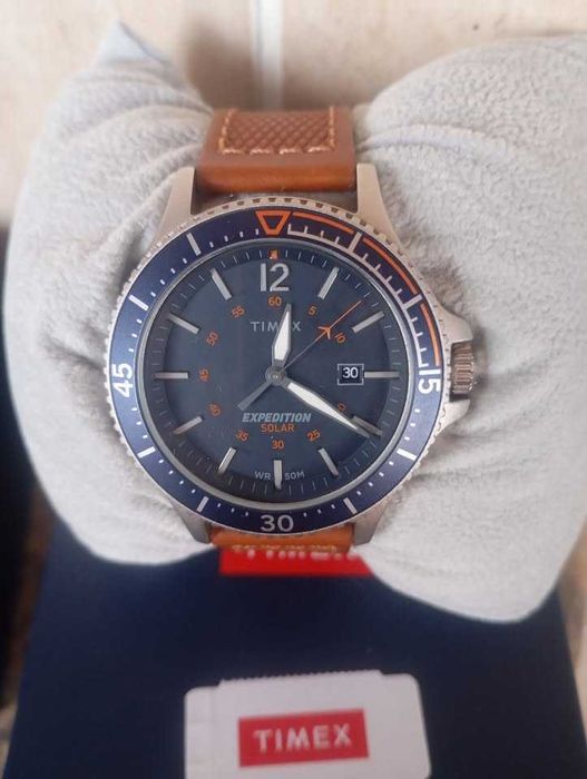 à venda:
relógio a energia solar, não precisa de pilha da marca TIMEX.