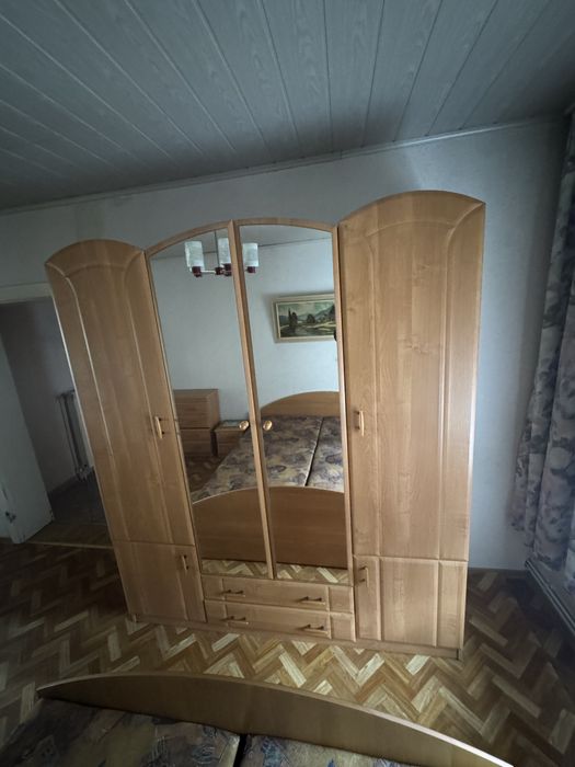 Szafa nocna z lustrem