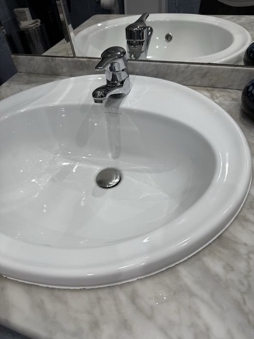 Movel wc, com espelho, 2 torneiras Roca e 2 pios