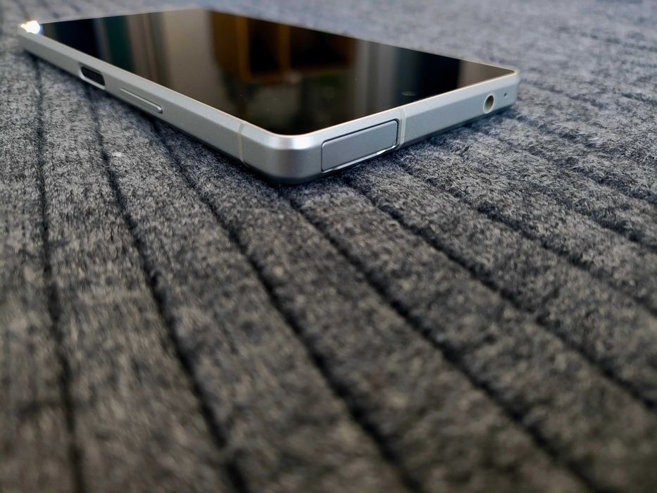 Компактный смартфон Sharp AQUOS S52D 6.39IGZO+OLED 240Гц, 2SIM, NFC