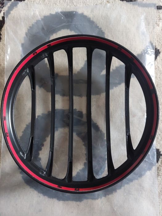Grelha para farol de mota ou carro em plástico com 19 cm de diâmetro,