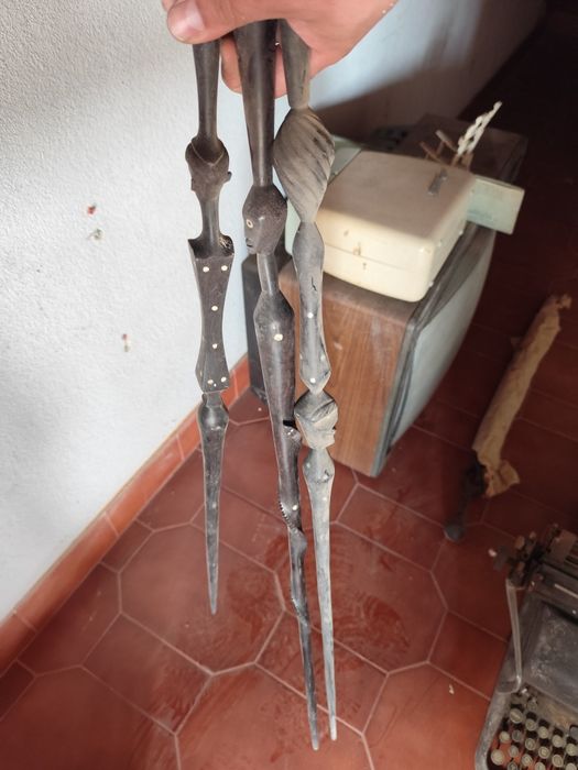 Mobiliário em Madeira Maciça e outras velharias