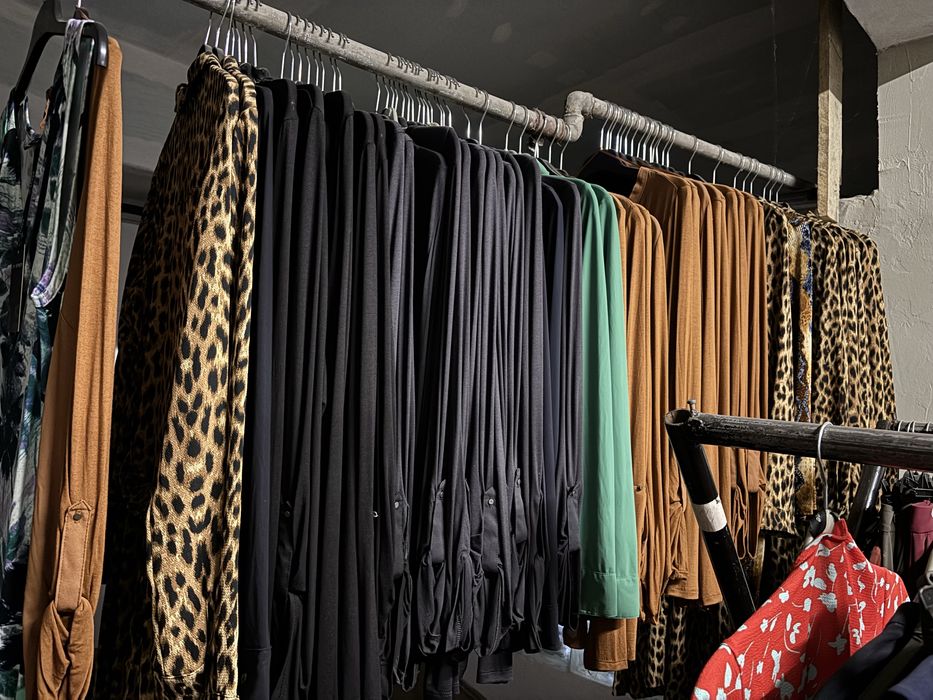 Odzież Damska Nowa Sukienki Spódnice Bluzki Leginsy