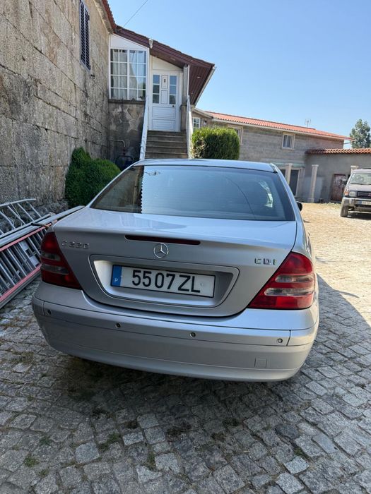 Mercedes-Benz C220 CDI Classic – 2003 | 143 CV | Excelente Estado