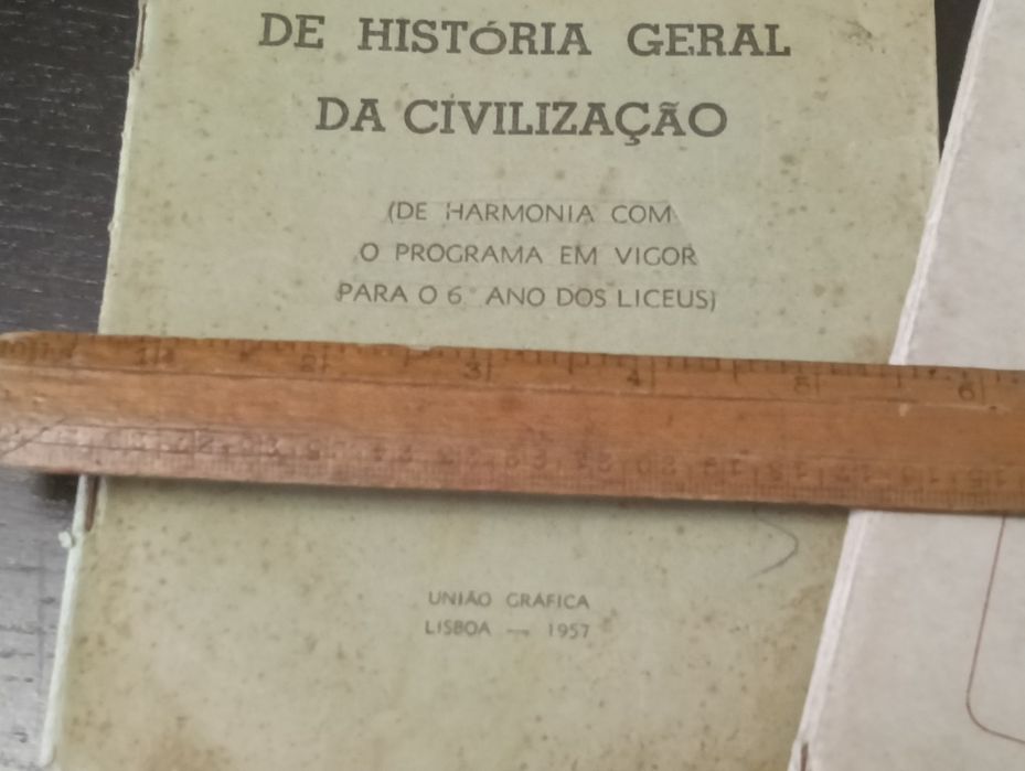 Régua escolar antiga de madeira