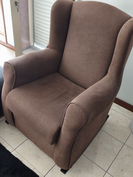 Cadeirão com baloiço amamentação
