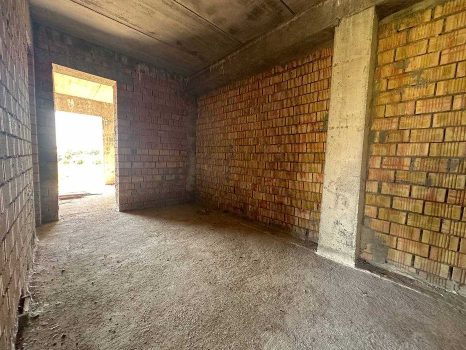 В продаже одноэтажный Дом из красного кирпича на участке 15-соток.