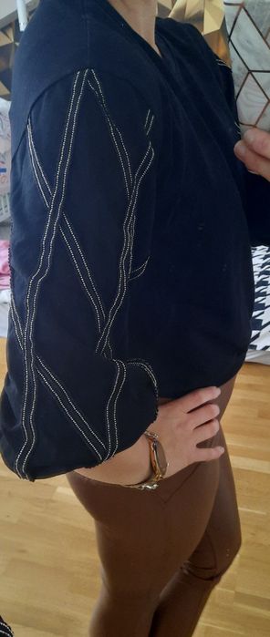 Bluza czarna z łańcuszkami na rękawach! Rozmiar uniwersalny!