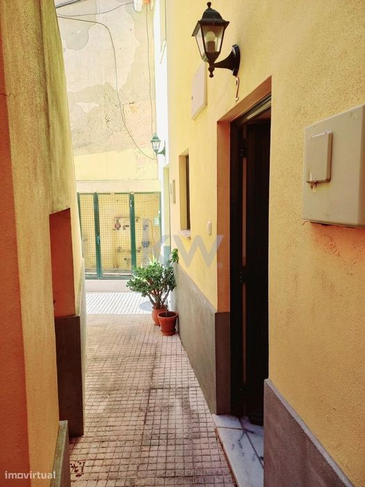 Ajuda | junto ao Convento da Boa Hora | rés-do-chão | duplex | T1| rea