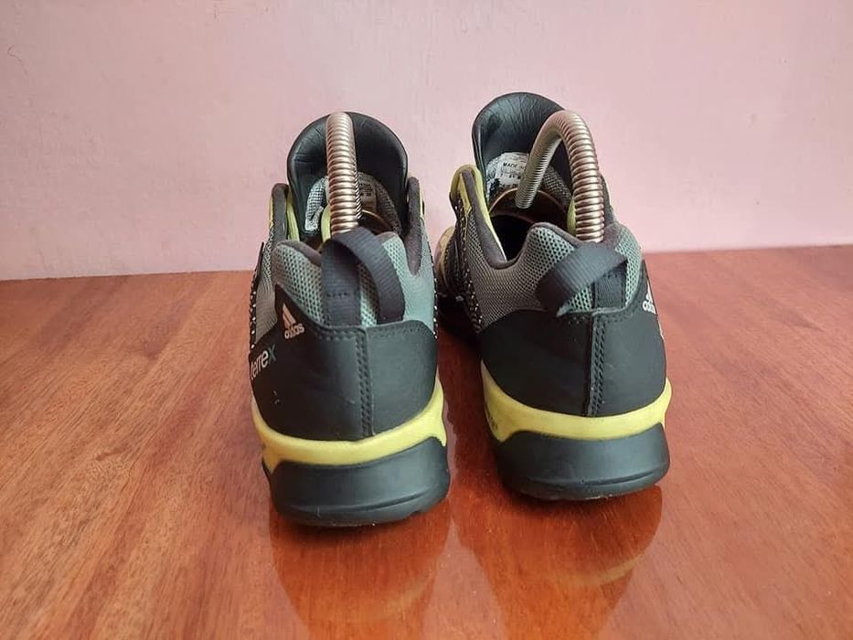 Кросівки трекінгові  adidas terrex на gore tex оригінал 

Розмір  по б